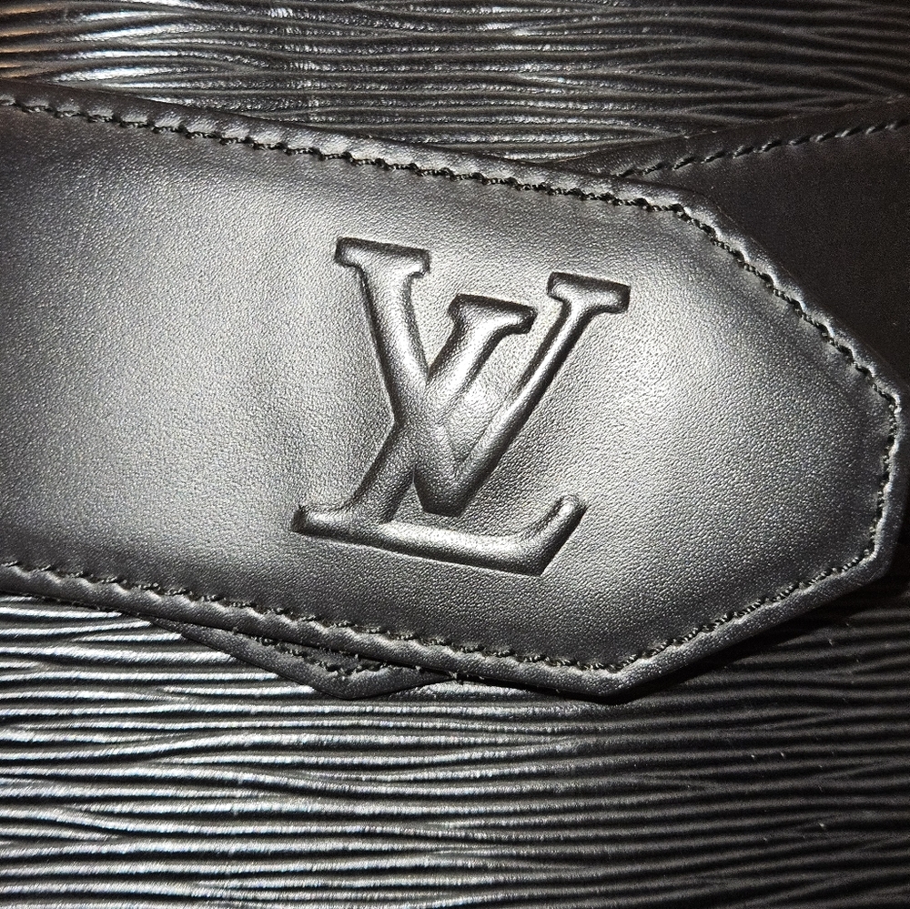 Louis Vuitton Sac D' Epaule GM Shoulder Bag in Noir Black Epi Leather COA plus.. - Picture 4 of 16